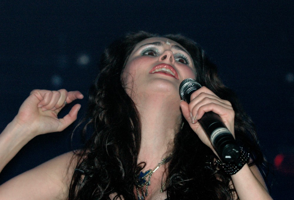 Sharon Den Adel #11