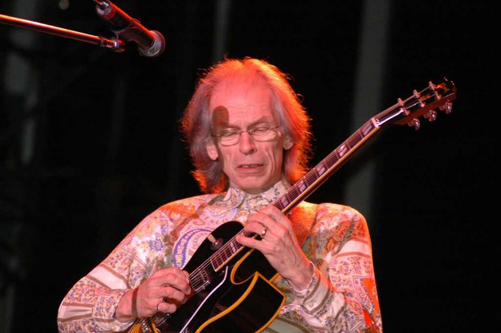 Steve Howe #4
