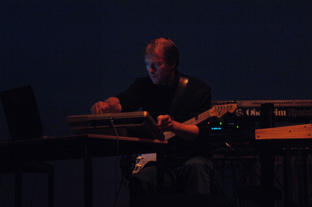 ERIC WOLLO E-LIVE