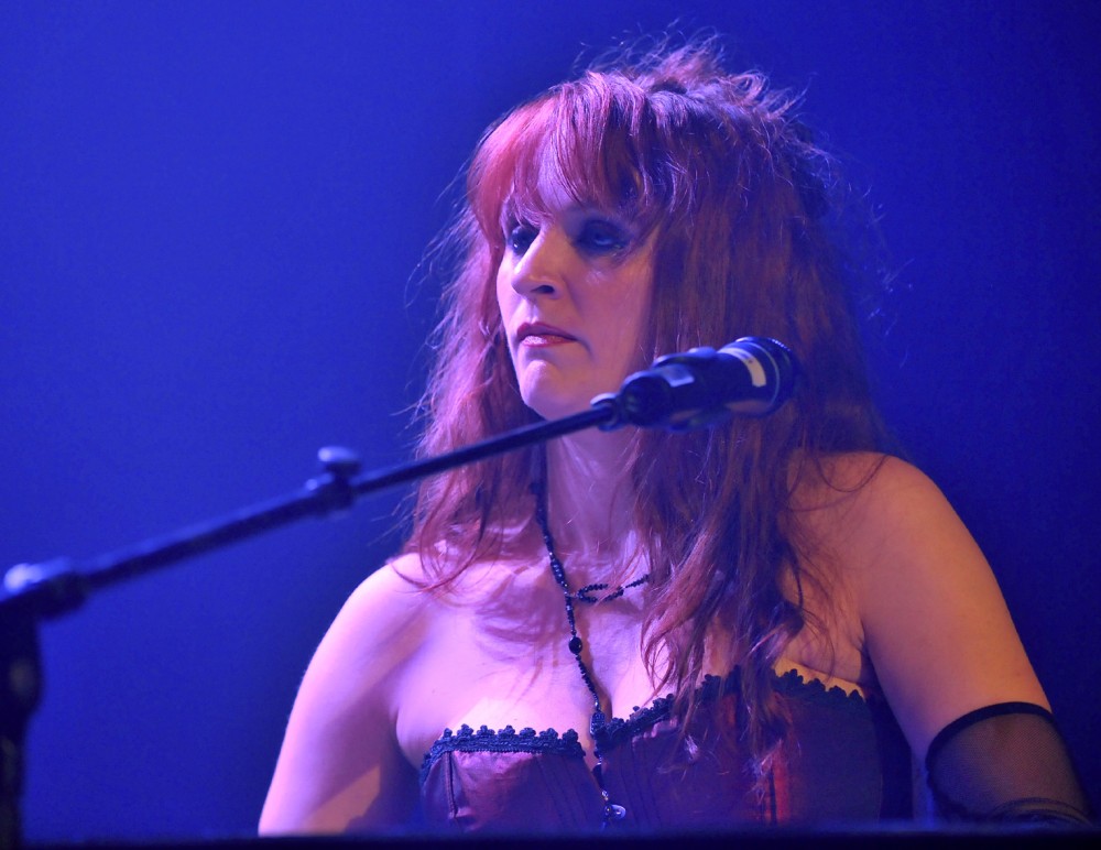 Lori Lewis #04