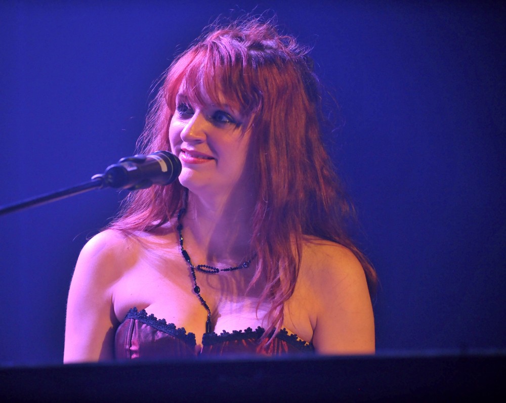 Lori Lewis #05