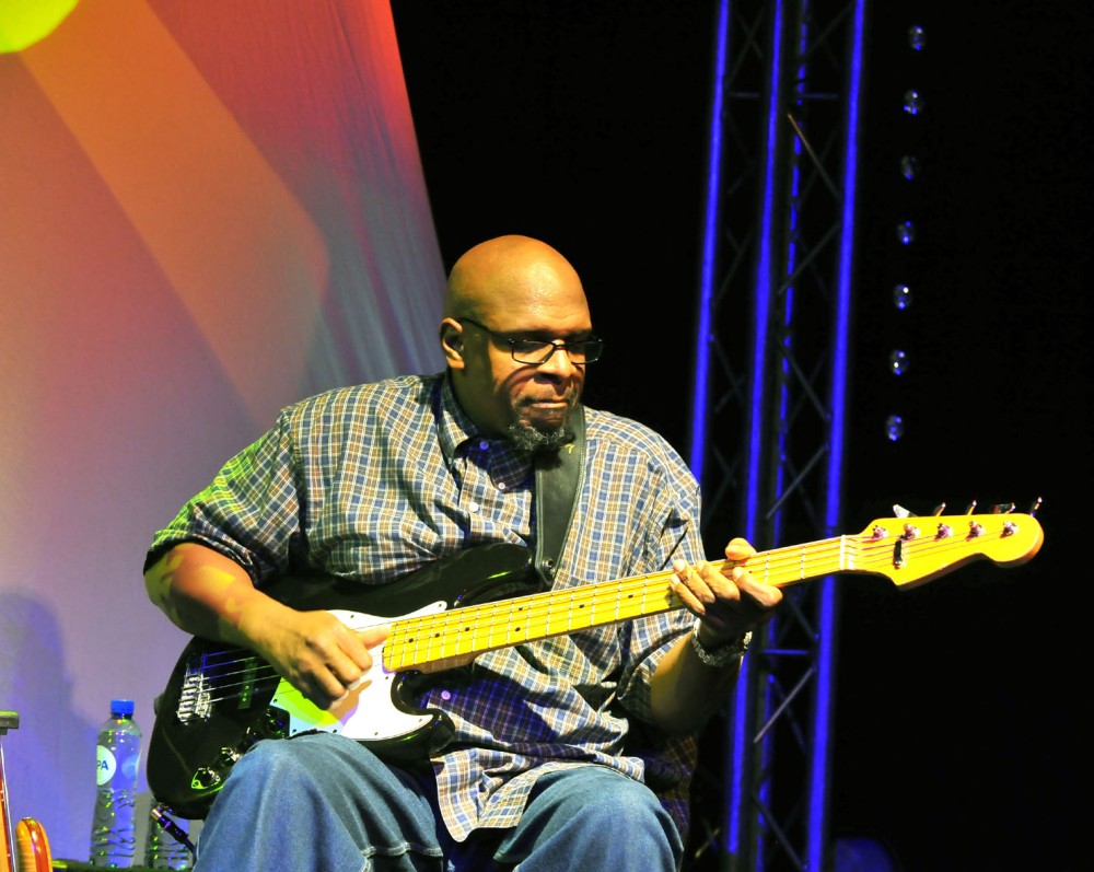 Melvin Davis #8