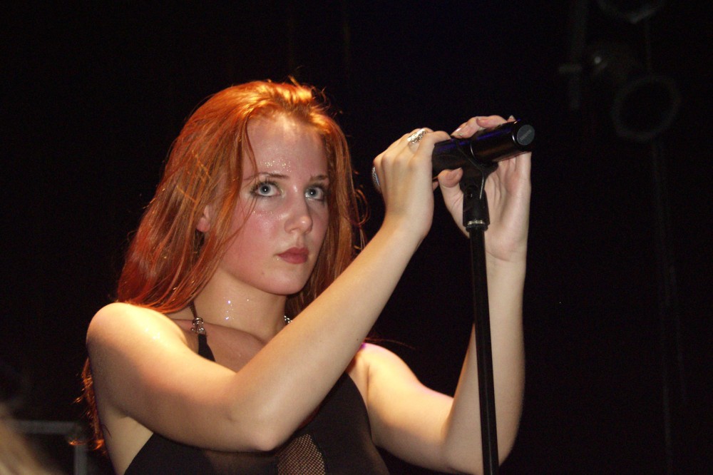 Simone Simons #02