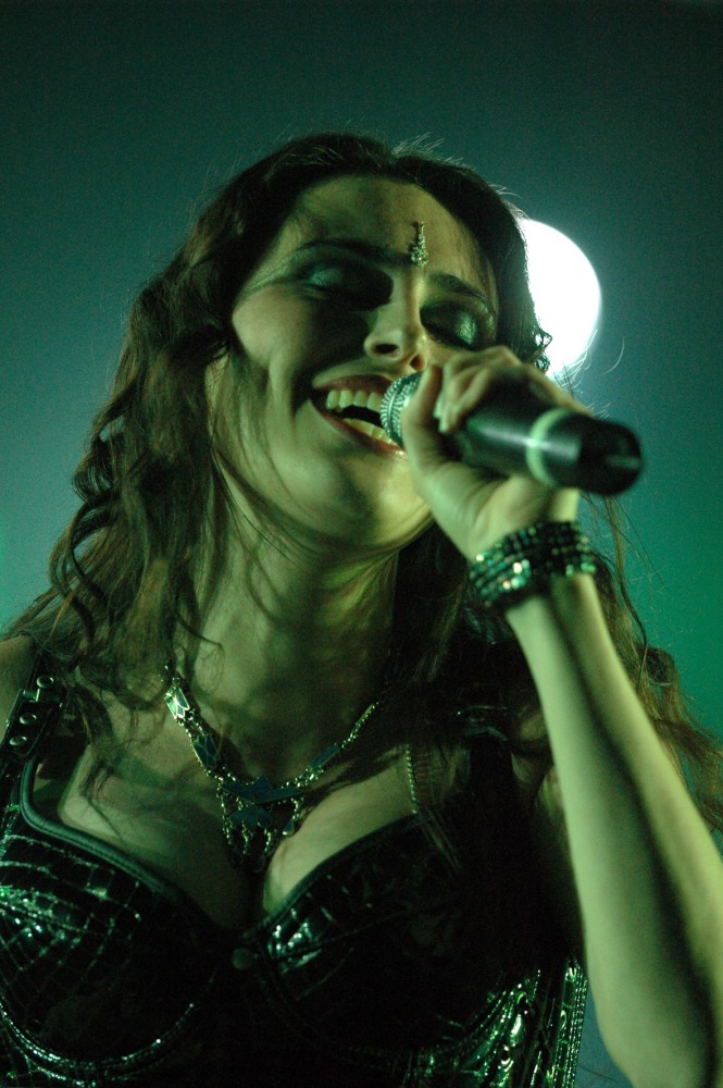 Sharon Den Adel #8